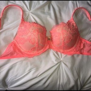 Victoria’s Secret Body By Victoria bra 34b